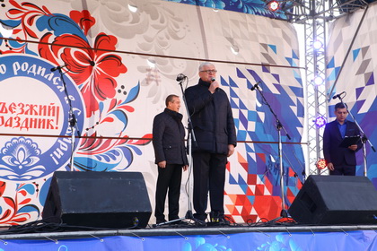 Сергей Брилка поздравил с Днем народного единства участников праздника «Я горжусь, что родился в Сибири»